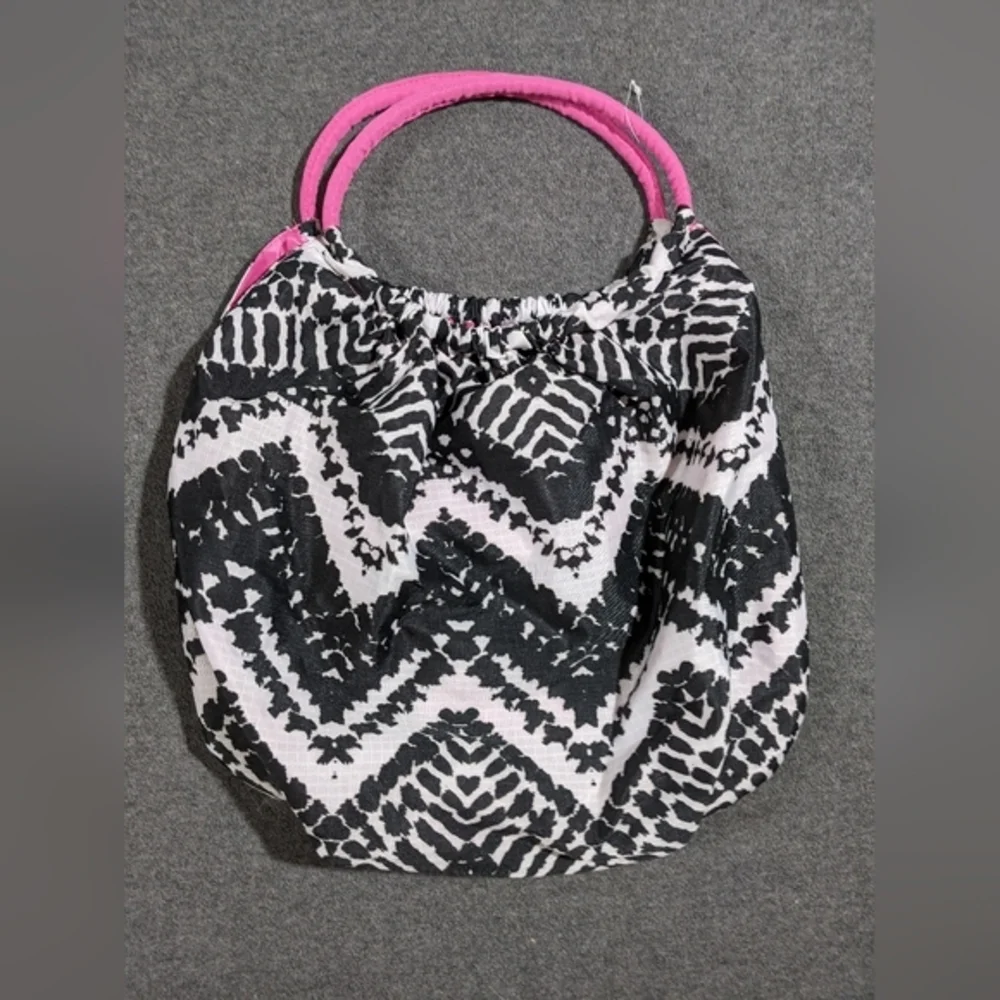 NEW hobo shoulder bag black‎ and white geometric